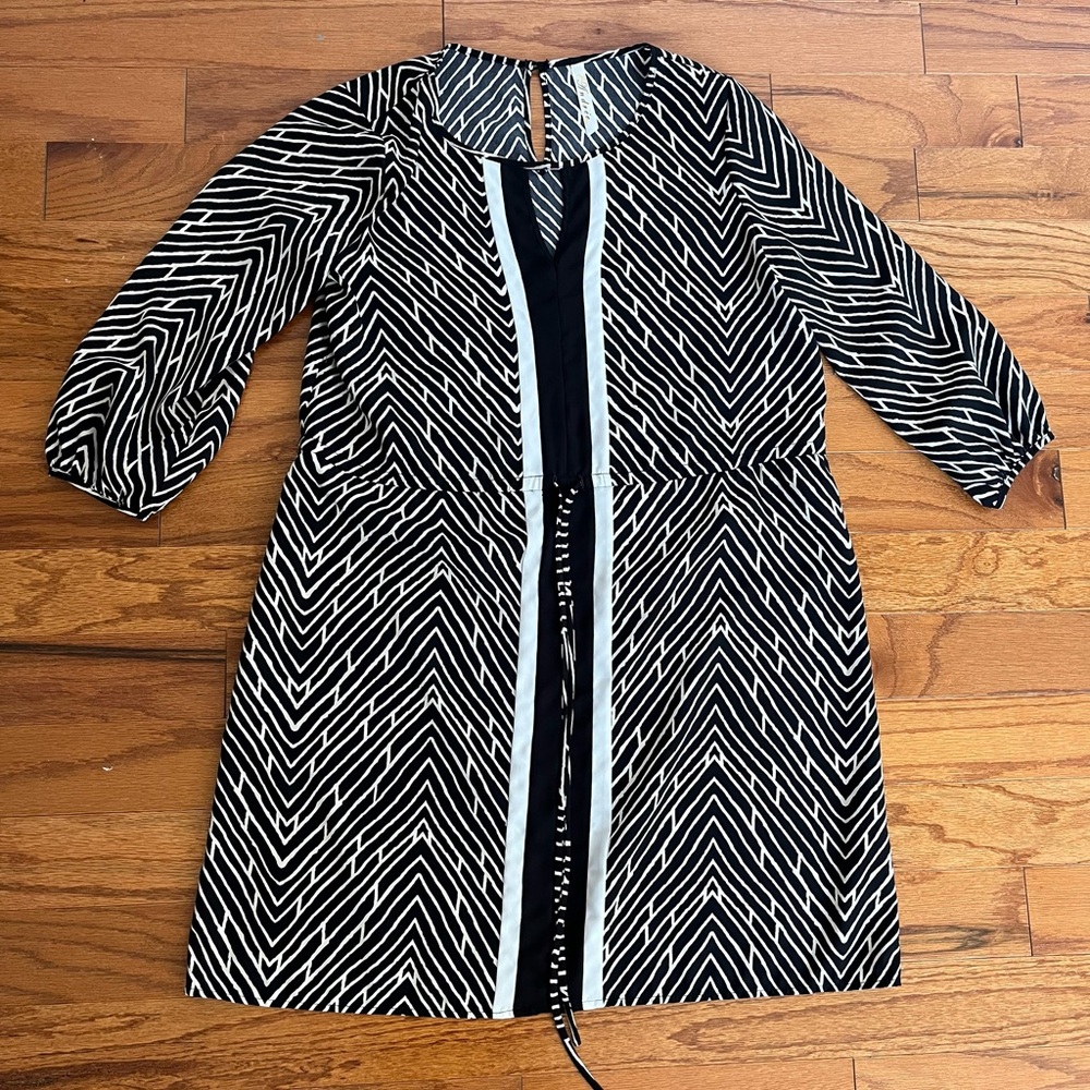 Andree size small black and white dress